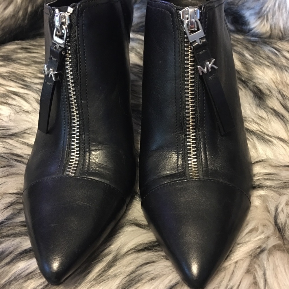 Michael Kors Pointed Toe Branded Zipper Shootie